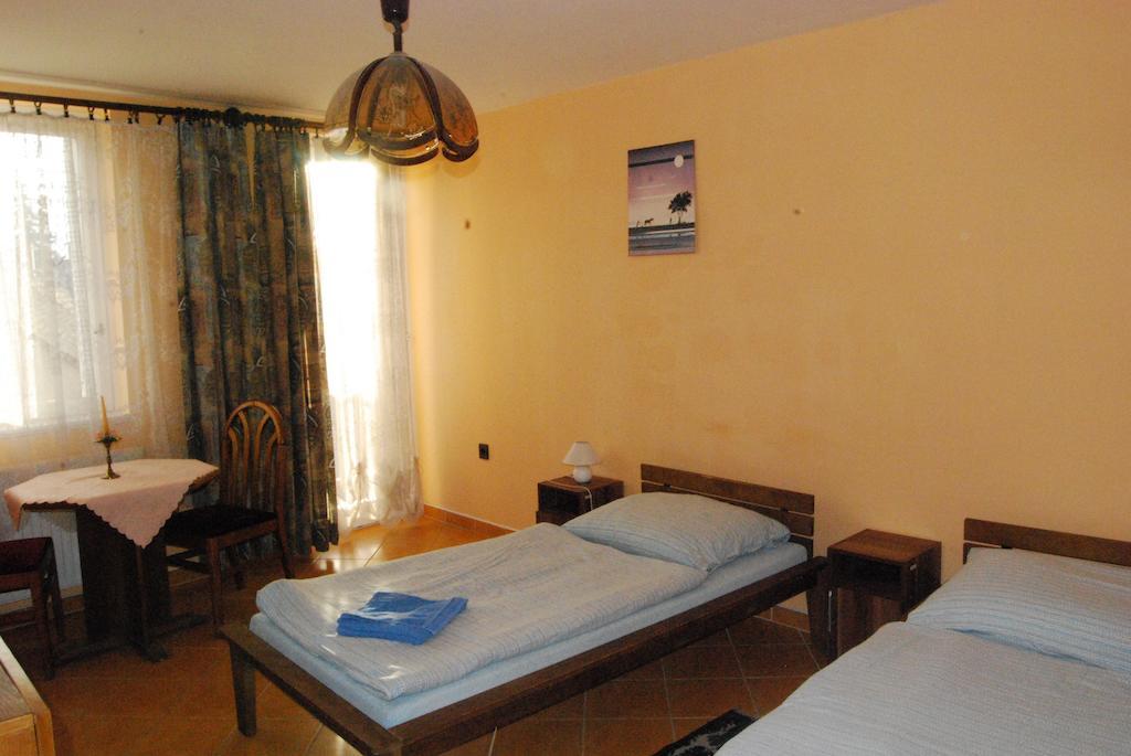 Karavan Panzio Hotel Kecskemet Room photo